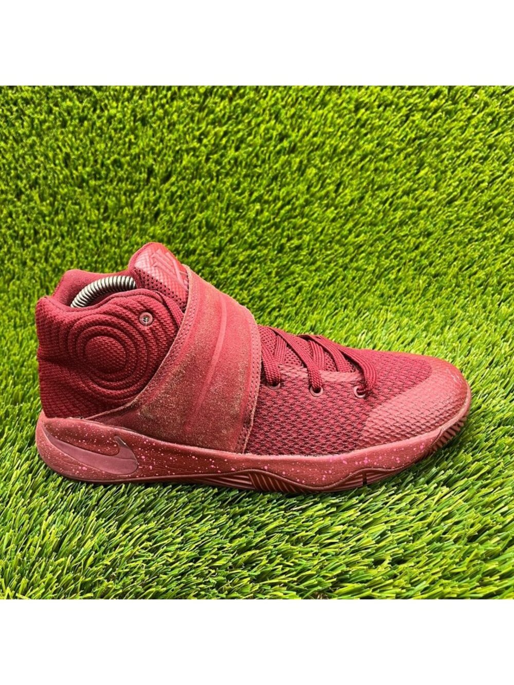 Nike Kyrie 2 GS Red Velvet Boys Size‎ 7Y Running Basketball Shoes Sneakers